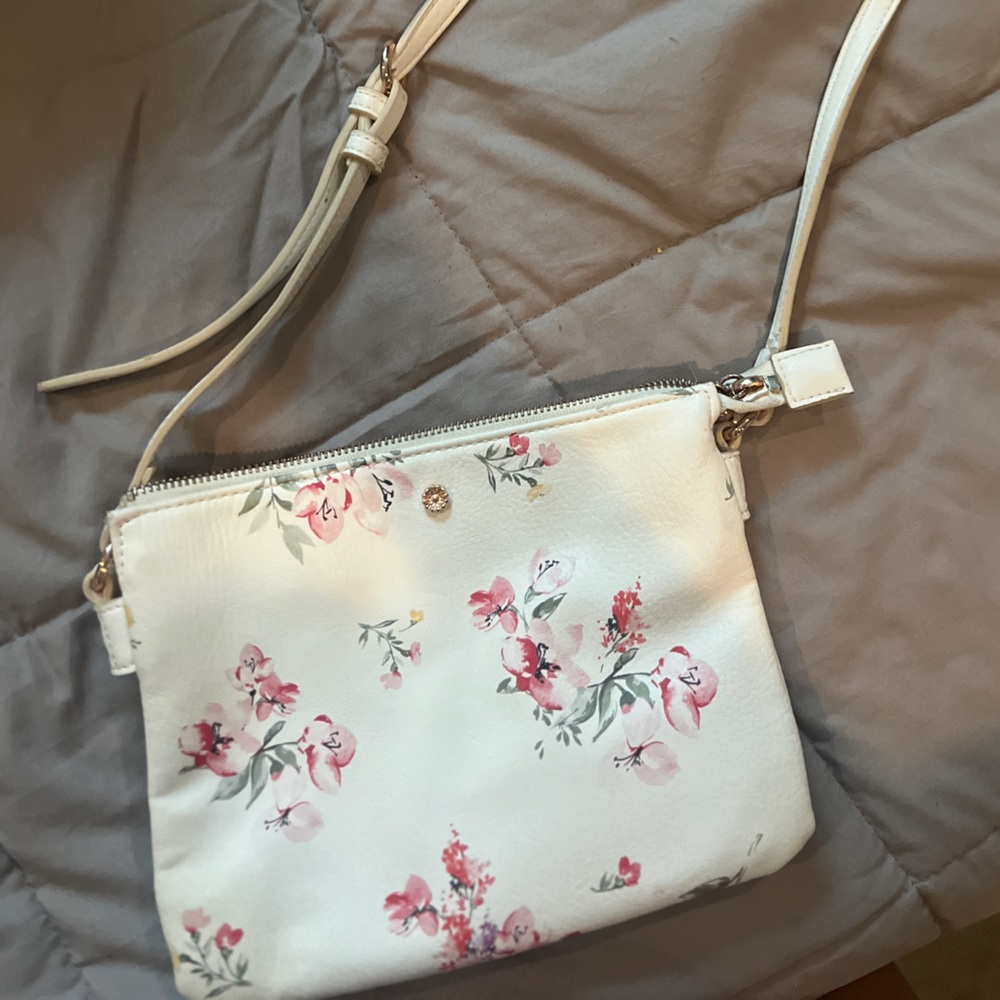 Floral Cream Crossbody Bag Lauren Conrad Brand. Hardly used with no tags.